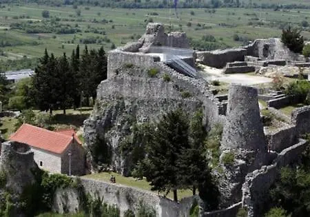 On The River Baska Voda Daire