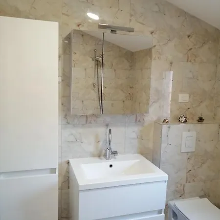 On The River Baska Voda Daire