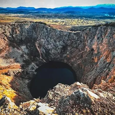 On The River Baska Voda Daire *