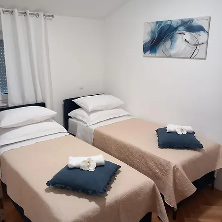 On The River Baska Voda Daire *