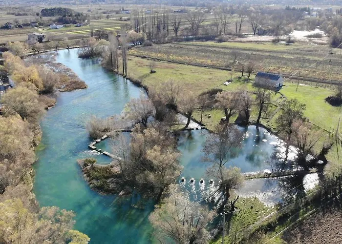 On The River Baska Voda דירה *