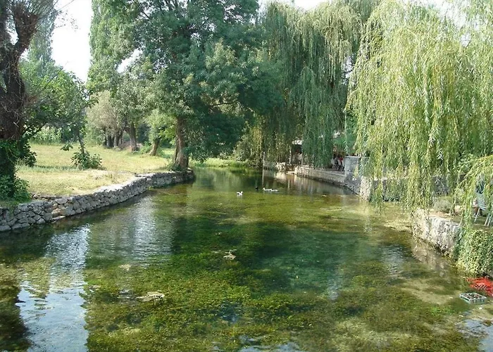 On The River Baska Voda דירה *