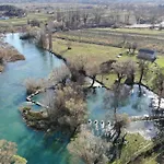 On The River Baska Voda Apartment *