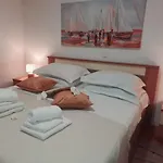 On The River Baska Voda Apartment *