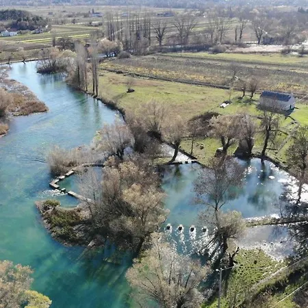 On The River Baska Voda Apartamento *