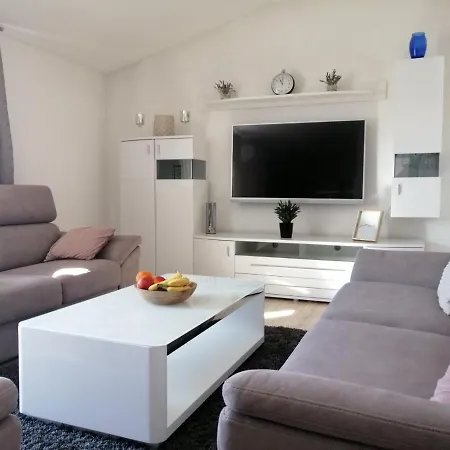 Apartamento On The River Baska Voda