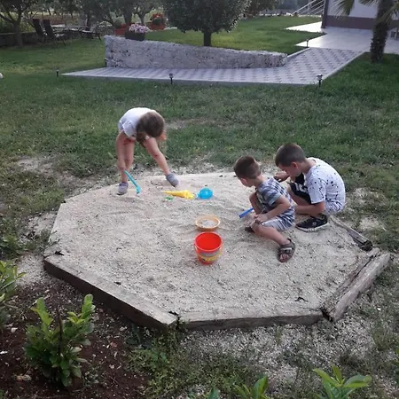 Apartamento On The River Baska Voda
